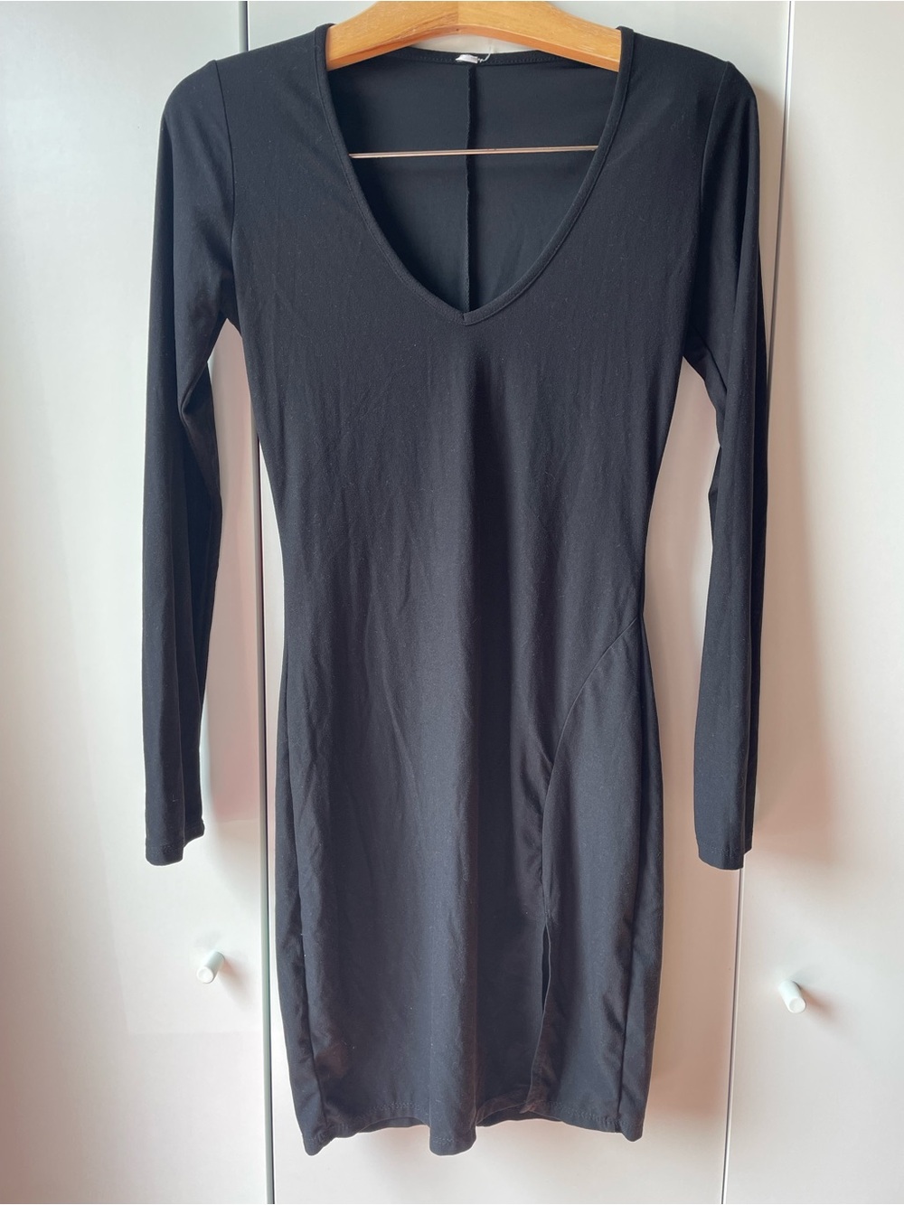 Women’s Black Long-Sleeve V-Neck Mini Dress